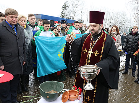 Celebrating Common Victory campaign in the Shapury village