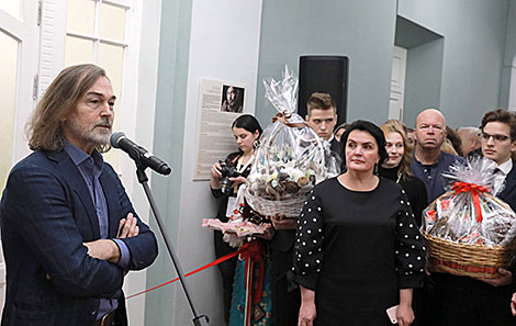 Nikas Safronov's art exhibition in Mogilev