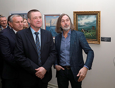 Nikas Safronov's art exhibition in Mogilev