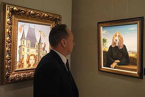 Nikas Safronov's art exhibition in Mogilev