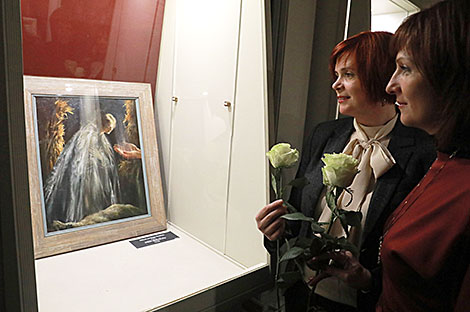 Nikas Safronov's art exhibition in Mogilev