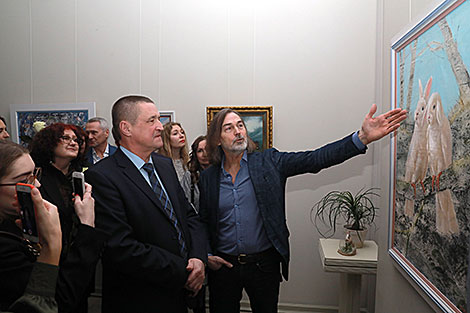 Nikas Safronov's art exhibition in Mogilev