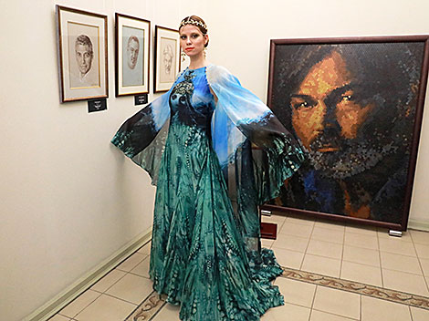 Nikas Safronov's art exhibition in Mogilev