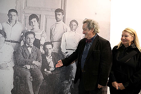 Family of UNOVIS founder Lazar Khidekel visits Vitebsk