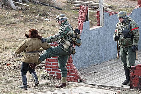 Reenactment show at Stalin Line 