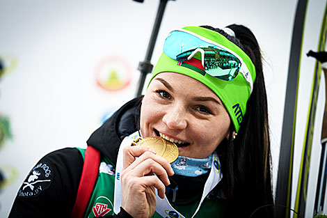 Elena Kruchinkina wins IBU OECH 10km Pursuit Gold 