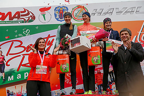 The ceremony to award the winners in the 2km race