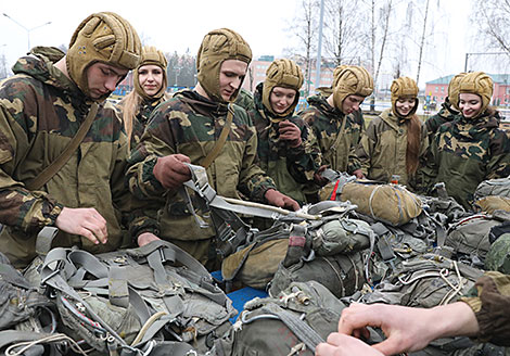 One Day in the Army for pageant participants from Vitebsk