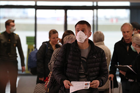 明斯克国家机场旅客的卫生检疫控制