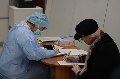 Санитарно-карантинный контроль пассажиров в Национальном аэропорту Минск