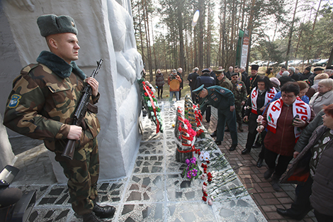 Мітынг у памяць аб вязнях лагера смерці 