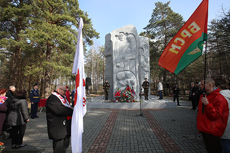 Мітынг у памяць аб вязнях лагера смерці 