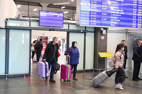 明斯克国家机场旅客的卫生控制