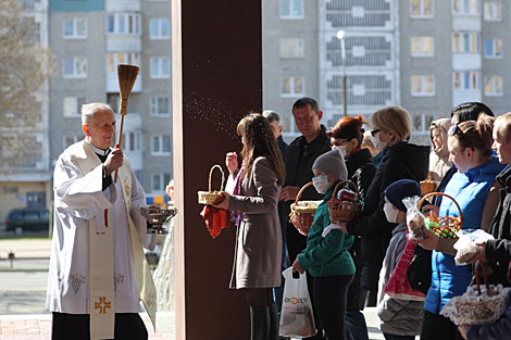 Blessing of Easter food on Holy Saturday