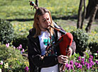 A street musician in Gomel park