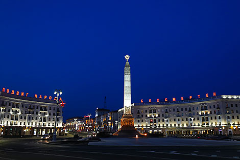 伟大胜利75周年：胜利纪念碑和同名广场正在明斯克完成修复