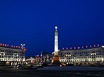 伟大胜利75周年：胜利纪念碑和同名广场正在明斯克完成修复