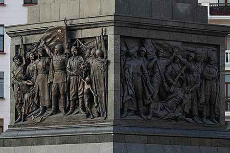 Bronze high reliefs on the facets of the pedestal depict various episodes of the war