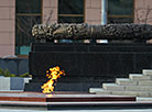 Bronze laurel wreaths on the sides of the obelisk symbolize four fronts (army units) that liberated the Republic of Belarus