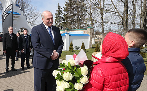 Aleksandr Lukashenko visits the Holy Annunciation Church in Malyye Lyady