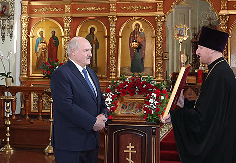 Aleksandr Lukashenko receives a copy of the wonder-working Byzantine icon Patroness