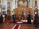 The president presents the icon “Resurrection of Jesus. An angel at the Empty Tomb” to the church