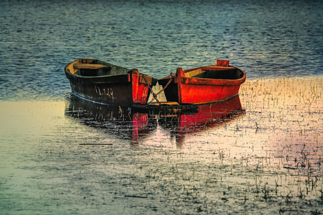 Spring evening on Sporovskoye Lake