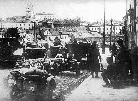 Нямецкая тэхніка на вуліцы М. Горкага ў Мінску. Чэрвень 1941 г.