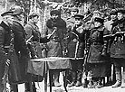 Бойцы партизанского отряда имени А.В. Суворова принимают присягу. Декабрь 1943 г.
