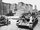 SU-85 tank destroyers in Lenin Square in the liberated Minsk, 1944
