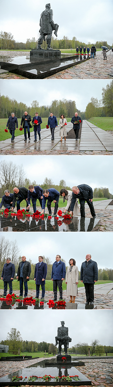 Belarusian media chiefs pay homage to war dead in Khatyn