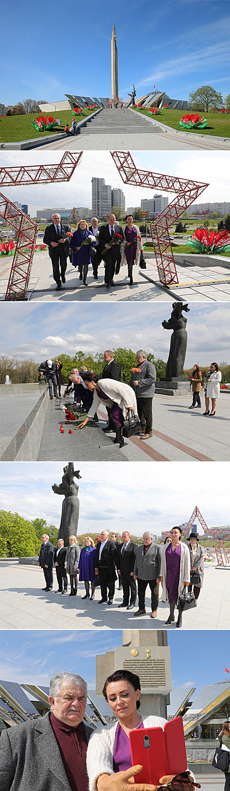Flower-laying ceremony at the Minsk Hero City Monument