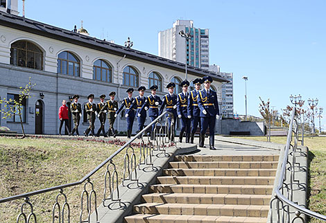 An honor guard unit escorts the capsules to the temple’s entrance