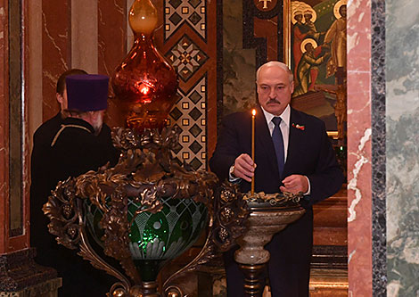 Аляксандр Лукашэнка ў час урачыстай цырымоніі