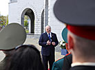 Aleksandr Lukashenko talks with the participants of the ceremony