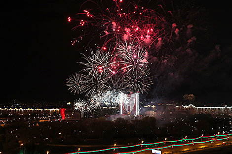 Fireworks light up Minsk skies on Victory Day