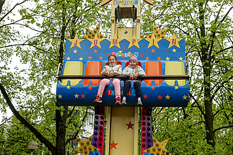 Amusement rides of the Gorky Park welcome first visitors