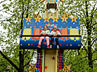 Amusement rides of the Gorky Park welcome first visitors