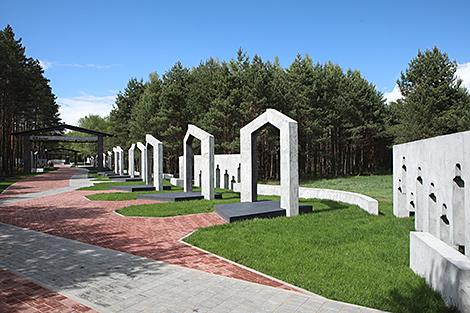 Мемориал на месте сожженной деревни Ола в Светлогорском районе