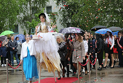 Last Bell ceremony in Vitebsk Gymnasium No.8