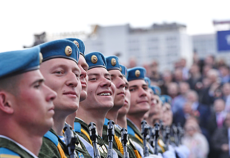 Ваенны парад у Дзень Перамогі ў Мінску