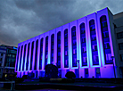Здание МИД Беларуси подсветили синим цветом в честь Дня защиты детей