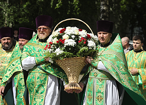 Wreath laying to the monument to Saint Euphrosyne 