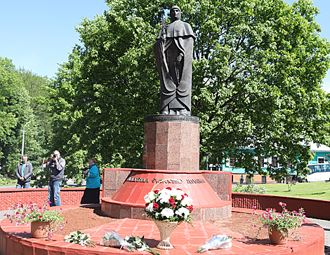 Ускладанне да помніка Ефрасінні Полацкай