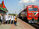 Молодежный агитпоезд "Цветы Великой Победы" путешествует по Беларуси