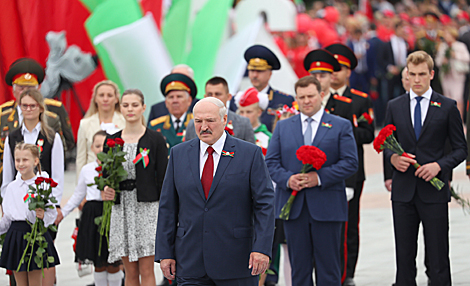 The flower ceremony on Victory Square in Minsk