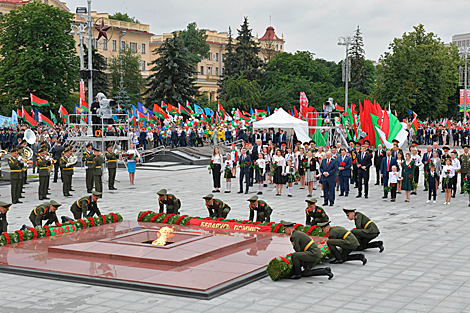 The flower ceremony on Victory Square in Minsk