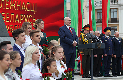 The flower ceremony on Victory Square in Minsk