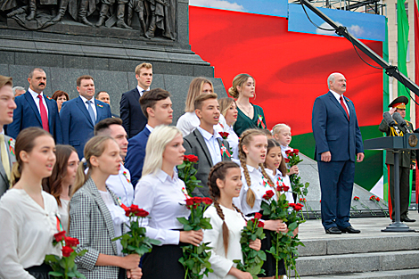 The flower ceremony on Victory Square in Minsk