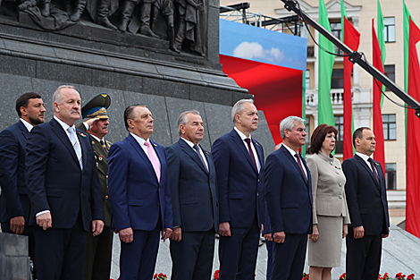 The flower ceremony on Victory Square in Minsk